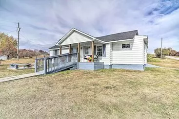 Mökkimajoitus Updated Beattyville Ranch Style Home W/ Yard!
