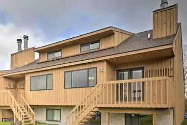 コテージ Upson Ski In/ski Out, End Unit Cabin W/ Fireplace!