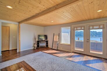 茅舍 Waterfront Gig Harbor Home W/ Furnished Deck