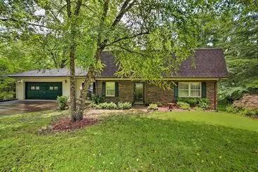 Mökkimajoitus Waterfront Lake Barkley Home W/ Deck & Fire Pit!