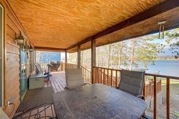 بيت ريفى Wisconsin Cabin W/ Private Hot Tub & Deck