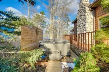コテージ Wisconsin Cabin W/ Private Hot Tub & Deck