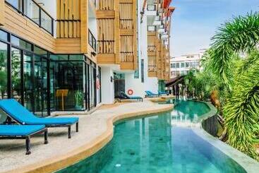 Hotel The Lunar Patong