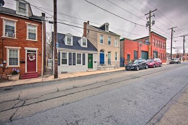 کلبه Central Lancaster Home < 1 Mi To Downtown!