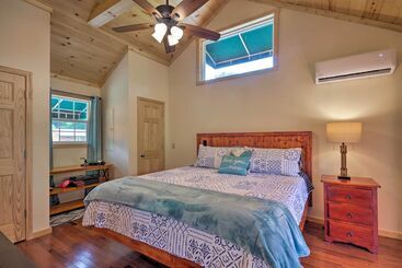 بيت ريفى Cozy Riverfront Cabin W/ Private Deck & Hot Tub!