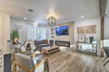 Сельский дом Contemporary Pocono Mountain Home W/ Deck