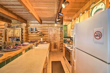 بيت ريفى Cozy Glacier Park Log Cabin    Best In The West!