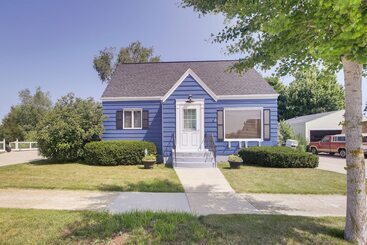 Landhus Cozy Wisconsin Abode: Walk To Lake Michigan!