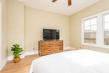 بيت ريفى Game Room & Wraparound Decks: Cullowhee Home!