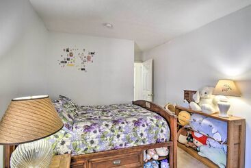 コテージ Gloucester Retreat W/ Backyard Oasis & Pier!