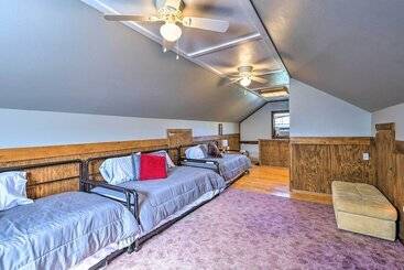 Dom wiejski Lake Palo Pinto Retreat: Dock & Private Pool!