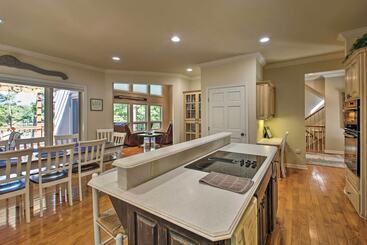 بيت ريفى Dock & Kayaks: Lakefront Hot Springs Home