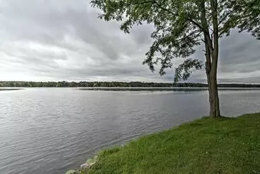 コテージ Montello Cabin On Buffalo Lake W/ Dock & Fire Pit!