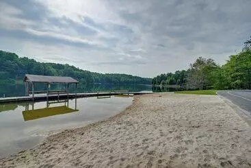 Mökkimajoitus Peaceful Brevard Mountain Cabin: Hike, Golf & Swim