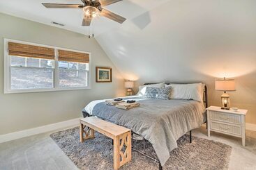 コテージ Peaceful Brevard Mountain Cabin: Hike, Golf & Swim