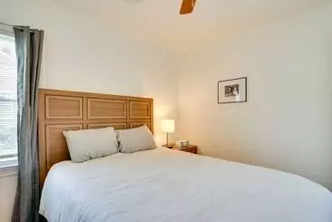 コテージ Richmond Vacation Home: 4 Mi To Downtown!