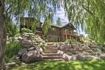 コテージ Rivers Edge Mtn Home: Private Hot Tub & Views