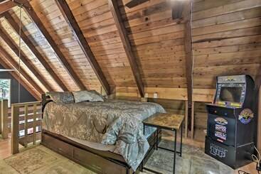 茅舍 Rustic Cougar Cabin W/ Wood Burning Fire Pit!