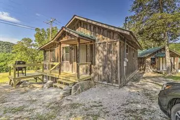 コテージ Rustic Mtn View Cabin < 1 Mile To White River!