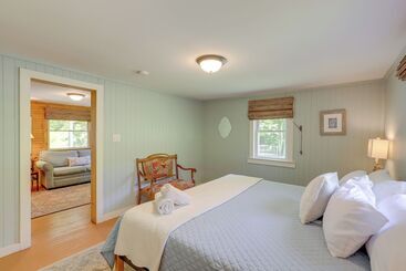 Secluded Marshall Cottage: Hot Tub + Mountain View