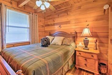 Сельский дом Smoky Mountain Retreat W/ Deck & Mountain Views!