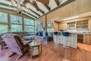 کلبه Spacious Ruidoso Home W/ Sierra Blanca Mtn Views!