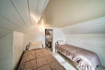 کلبه The Farmstead  On 10 Acres W/ Mountain Views!