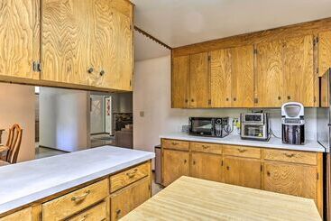 茅舍 Willow Creek Hideaway W/ Deck, 1 Mi To River!