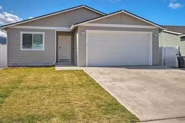 Mökkimajoitus Charming Home W/ Mtn & Columbia River Views!