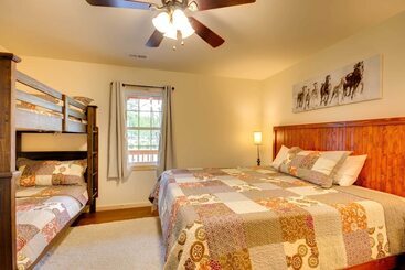 بيت ريفى Cozy Bryson City Cabin On Tuck River W/ Fire Pit!