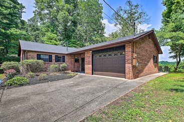 Casa Rural Idyllic Bronston Retreat W/ Fire Pit + View!