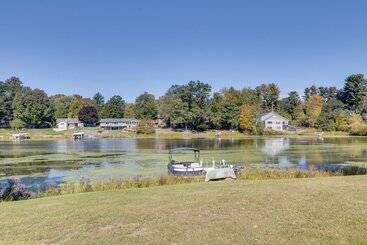 Gîte Rural Riverfront Shawano Home W/ Private Backyard!