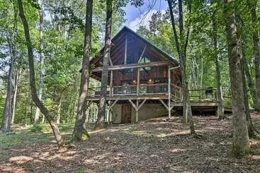 コテージ Romantic Asheville Area Cabin W/ Deck & Hot Tub!
