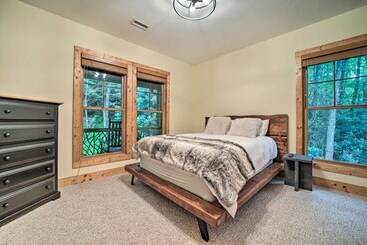 بيت ريفى Secluded Sapphire Chalet W/ Game Room + Decks