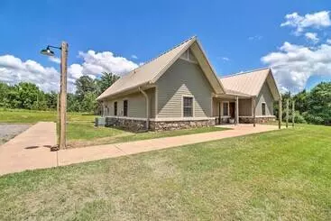 Mökkimajoitus Unit < 11 Mi To Alma Performing Arts Center!