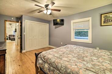 Vakantiehuisje Benton House W/ Grill, Private Dock & Lake Access!