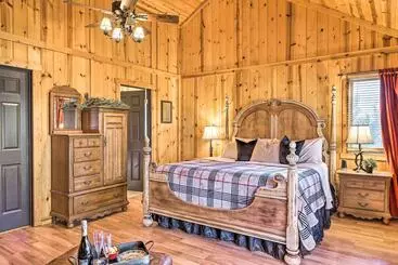 Mökkimajoitus Cabin On Table Rock Lake W/ Hot Tub & Fire Pit!