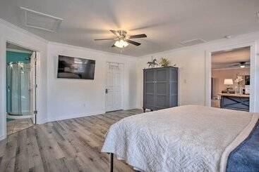 별장 Charming Retreat On 20 Acres W/ Private Lake!