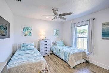 Dom wiejski Chic Cocoa Beach Oasis W/ Pool   Steps To Shore!