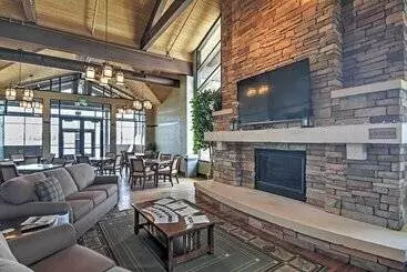 Mökkimajoitus Deck & Resort Amenities: Arrowhead Lake Home!