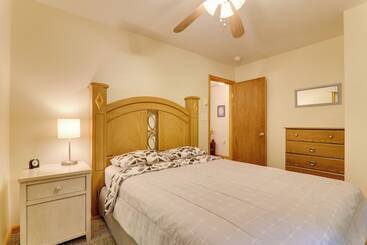 Сельский дом Deck & Resort Amenities: Arrowhead Lake Home!