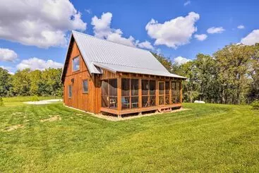 Mökkimajoitus Greenfield Cabin W/ Screened In Porch & Fire Pit!