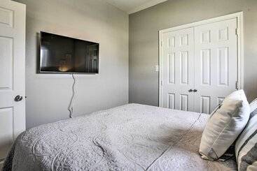 بيت ريفى Jamaica Beach Canal Home W/ Private Boat Dock!