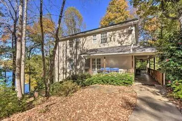 Mökkimajoitus Lake Keowee Escape W/ Dock, Deck & Lake Access!