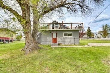 Hus på landet Pet Friendly Home W/ Yard & Mountain Views!