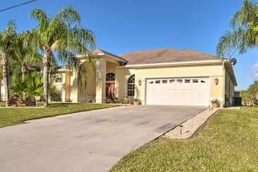 コテージ Port Charlotte Home On Canal W/ Lanai & Pool!