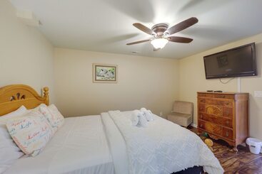 بيت ريفى Classy Home W/ Hot Tub + Mt. Jefferson Views!