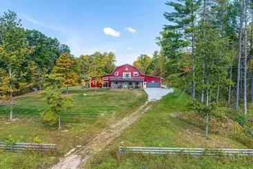 Mökkimajoitus Eagle Crest Lodge    Large Group Getaway!