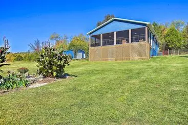 Granvilles Blue Cottage  Porch & River View!