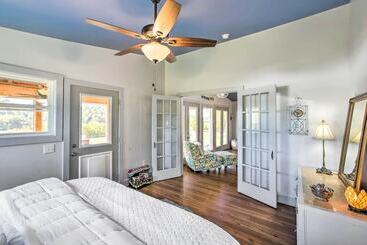 Granvilles Blue Cottage Porch & River View!